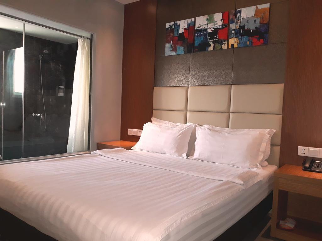 Mustika Gajah Mada Hotel Jacarta Exterior foto