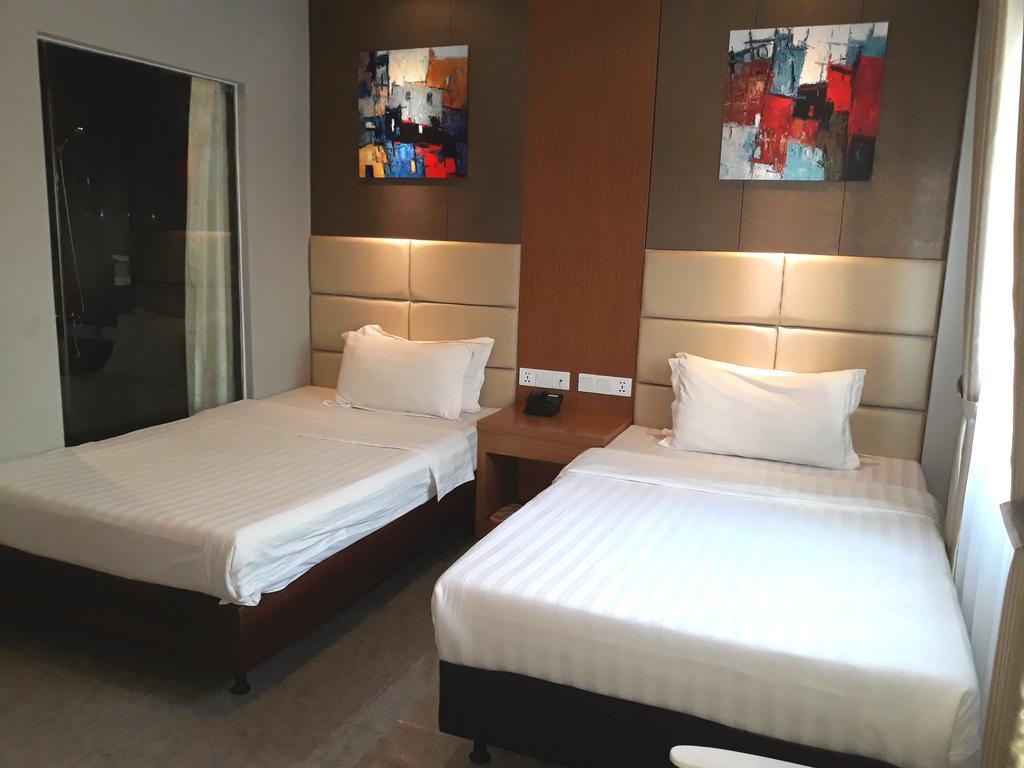 Mustika Gajah Mada Hotel Jacarta Exterior foto